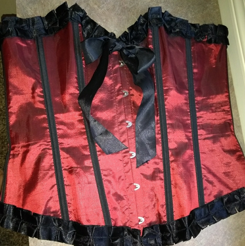 Corset - Picture 2 of 3